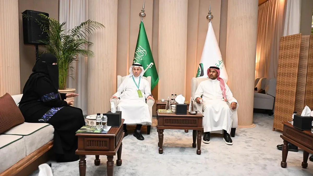 Al-Ahsa Chamber and Sharqiyah Takaful Discuss Community Partnership at Loumi Exhibition
